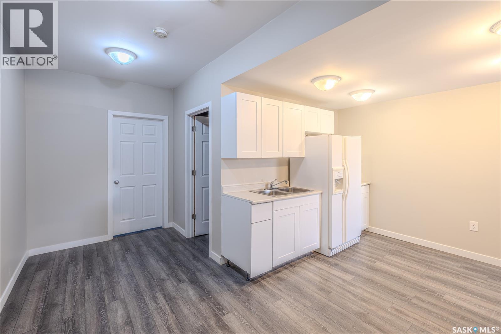 254 Macinnes Street, Saskatoon, SK - Indoor Photo Showing Kitchen With Double Sink