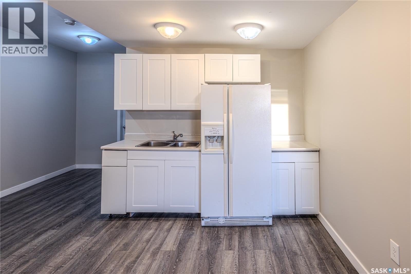 254 Macinnes Street, Saskatoon, SK - Indoor Photo Showing Kitchen With Double Sink