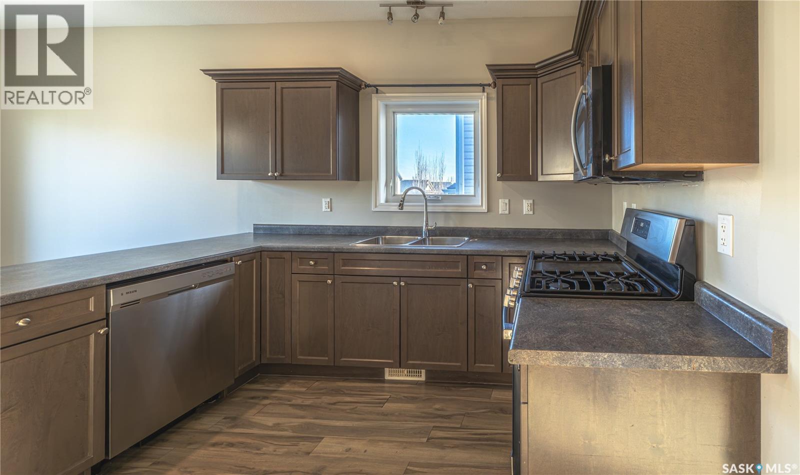 254 Macinnes Street, Saskatoon, SK - Indoor Photo Showing Kitchen With Double Sink