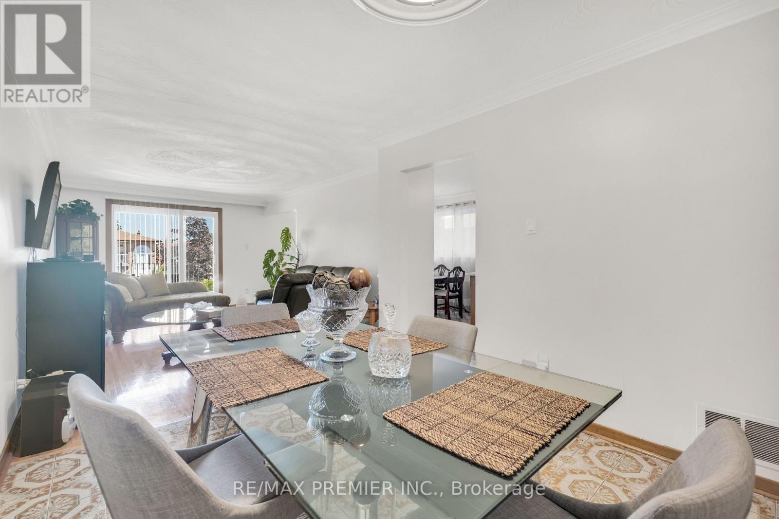 4178 Dursley Crescent, Mississauga, ON - Indoor Photo Showing Dining Room