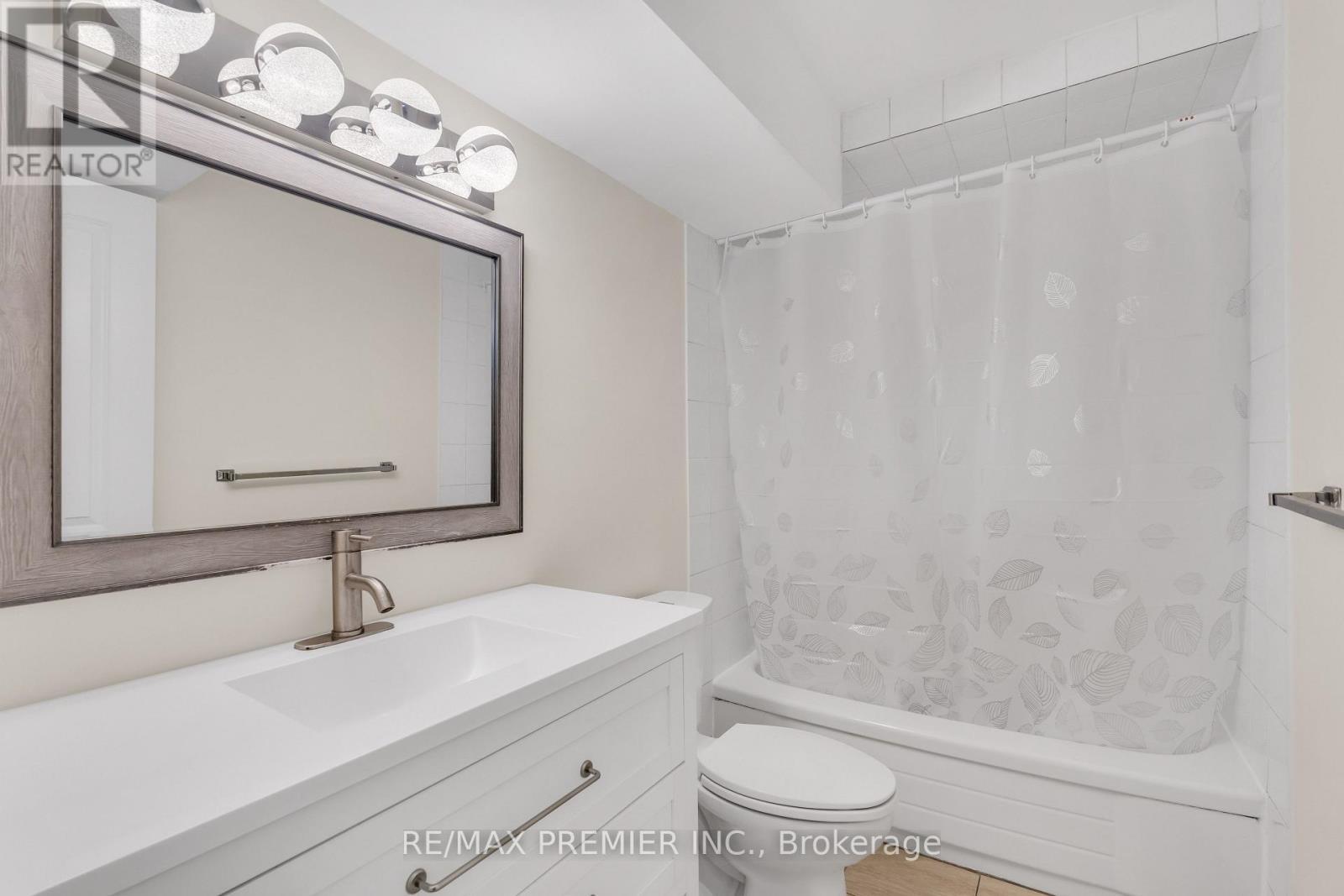 4178 Dursley Crescent, Mississauga, ON - Indoor Photo Showing Bathroom