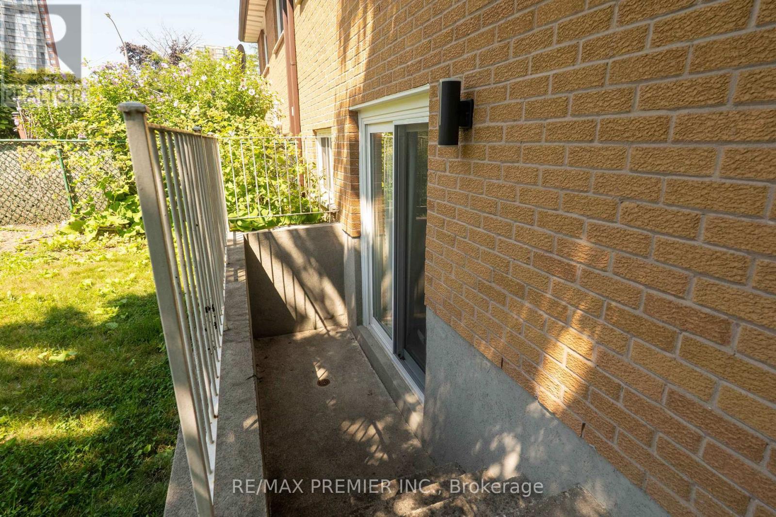 4178 Dursley Crescent, Mississauga, ON - Outdoor