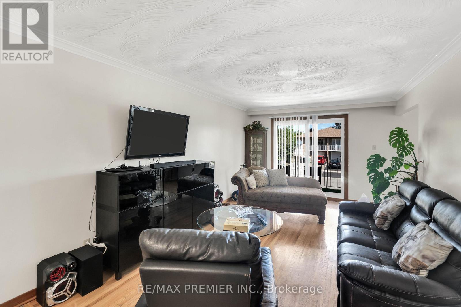 4178 Dursley Crescent, Mississauga, ON - Indoor Photo Showing Living Room