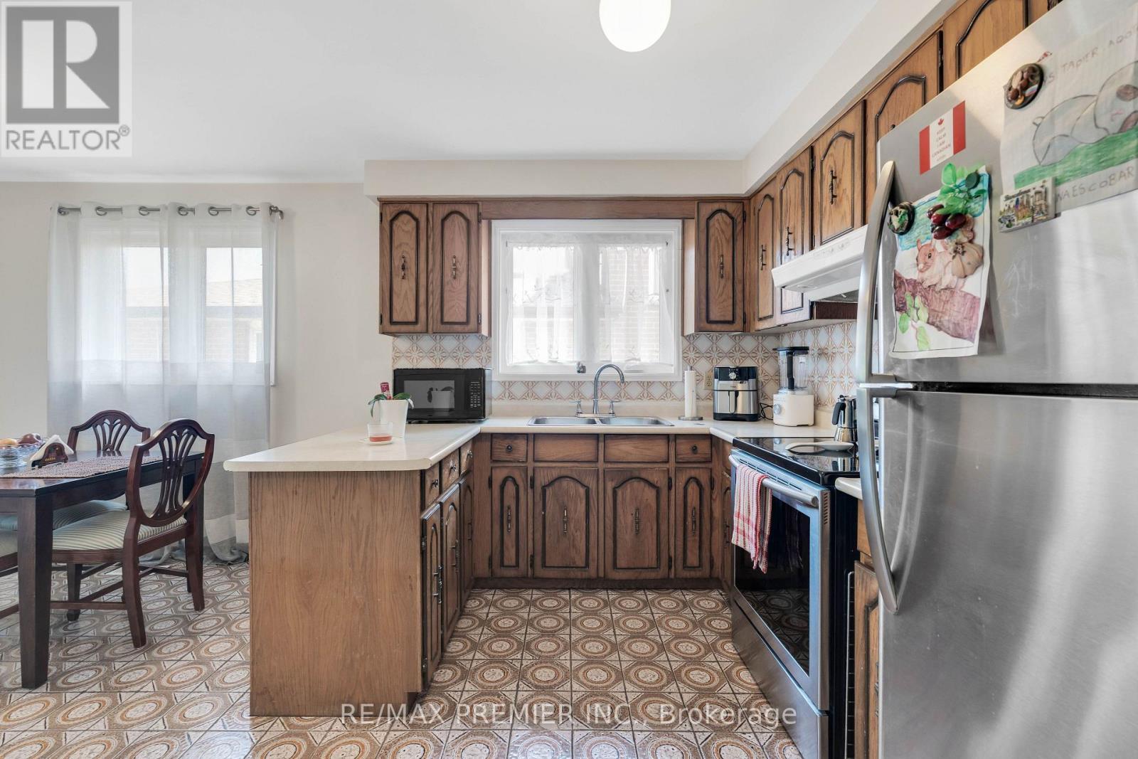 4178 Dursley Crescent, Mississauga, ON - Indoor Photo Showing Kitchen With Double Sink