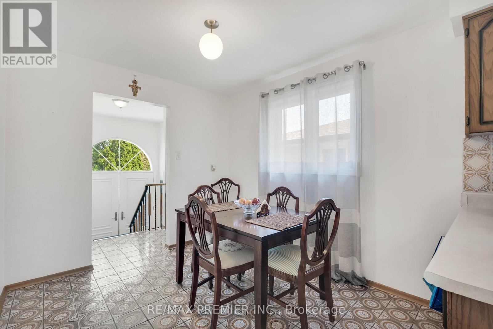 4178 Dursley Crescent, Mississauga, ON - Indoor Photo Showing Dining Room