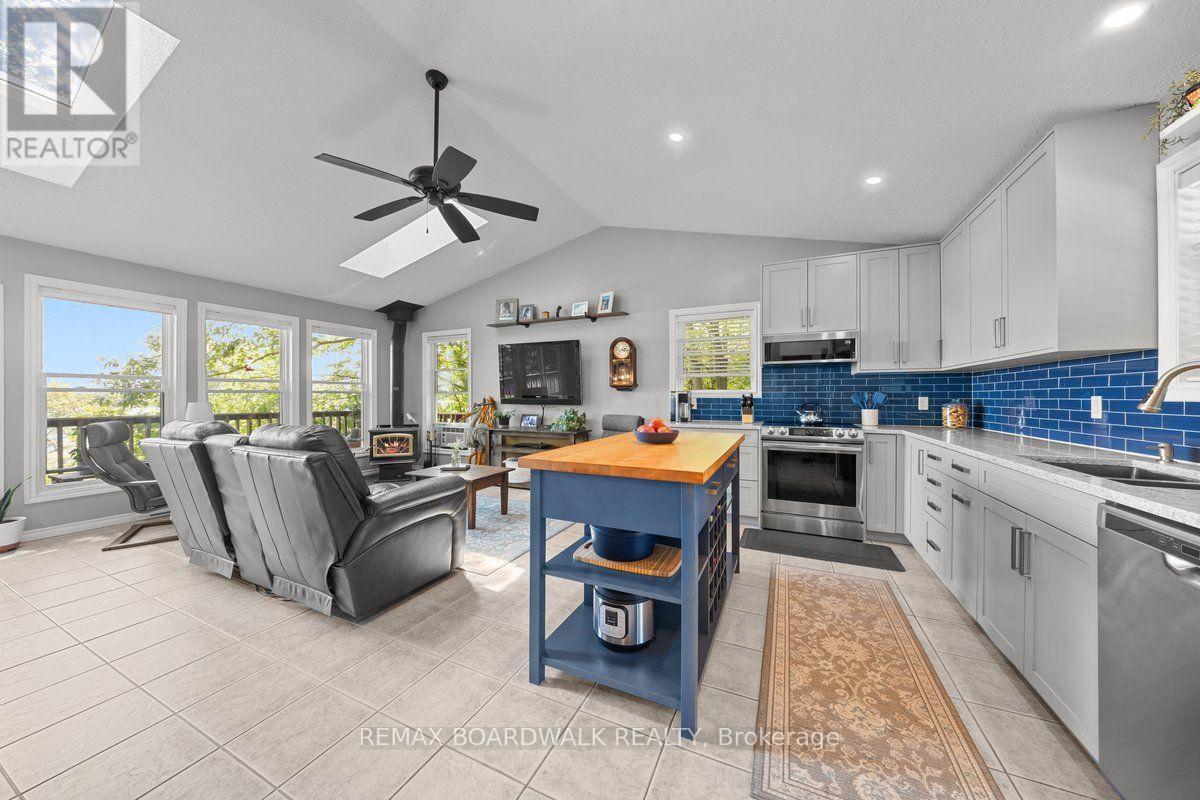 781 North Shore Road, Rideau Lakes, ON - Indoor Photo Showing Kitchen