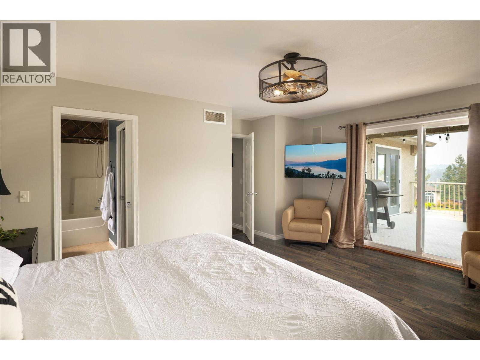 3013 Brindisi Place, Kelowna, BC - Indoor Photo Showing Bedroom