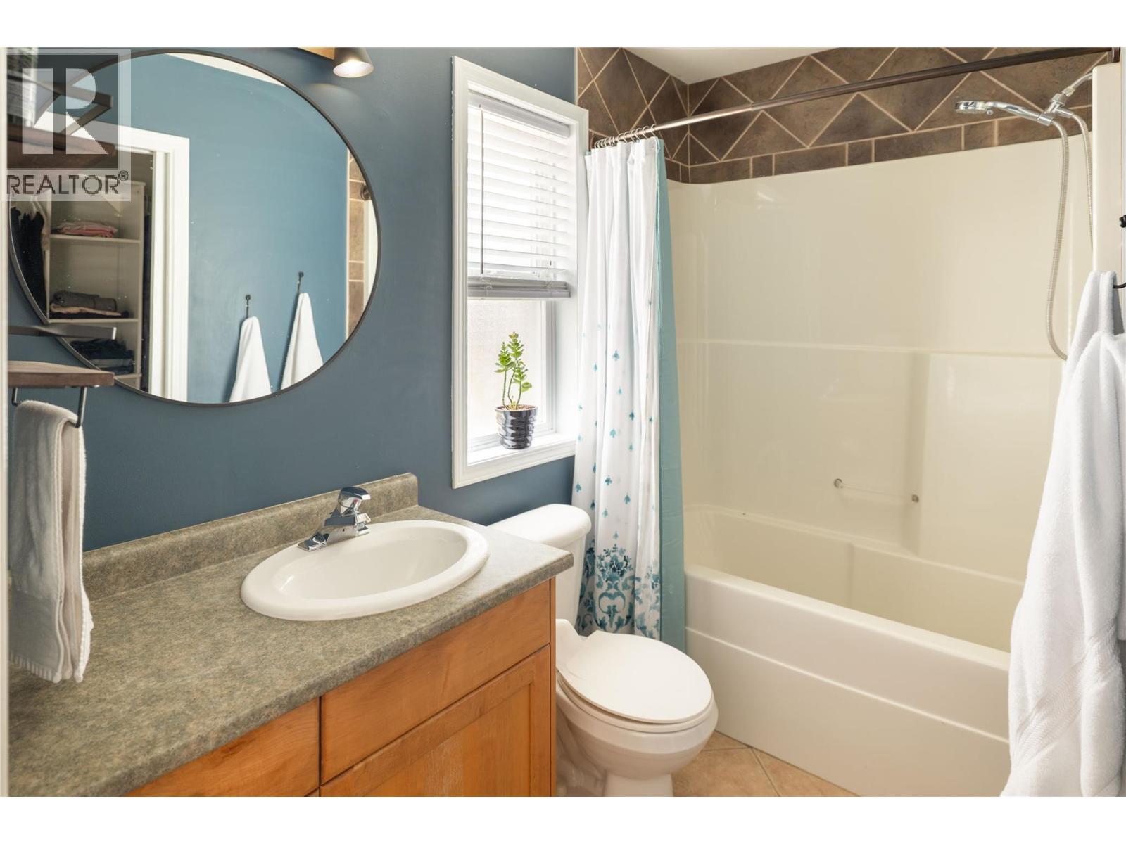 3013 Brindisi Place, Kelowna, BC - Indoor Photo Showing Bathroom
