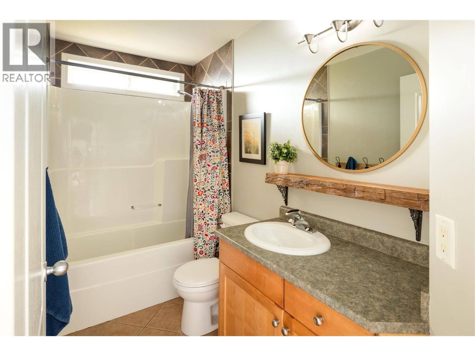 3013 Brindisi Place, Kelowna, BC - Indoor Photo Showing Bathroom
