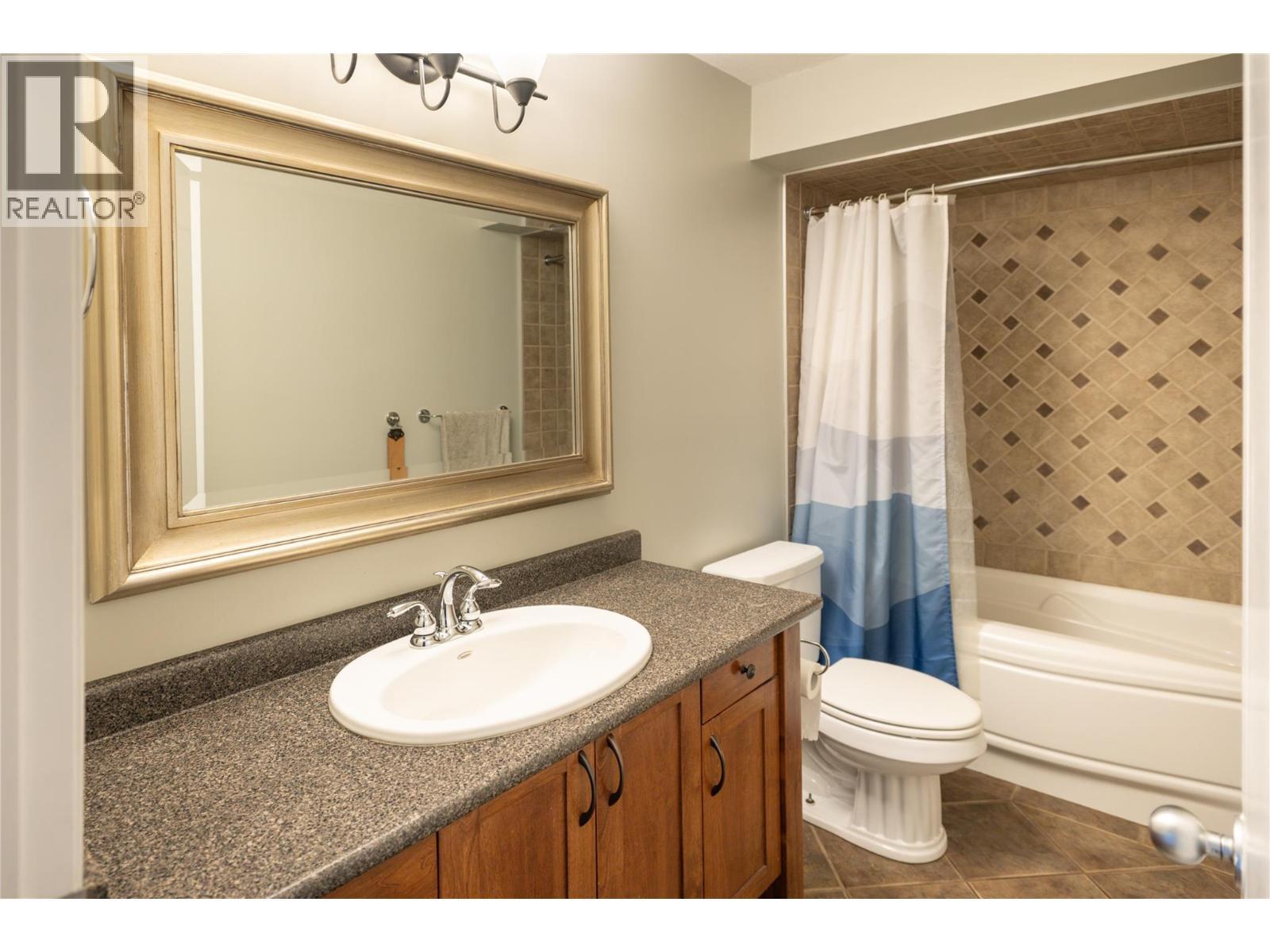 3013 Brindisi Place, Kelowna, BC - Indoor Photo Showing Bathroom