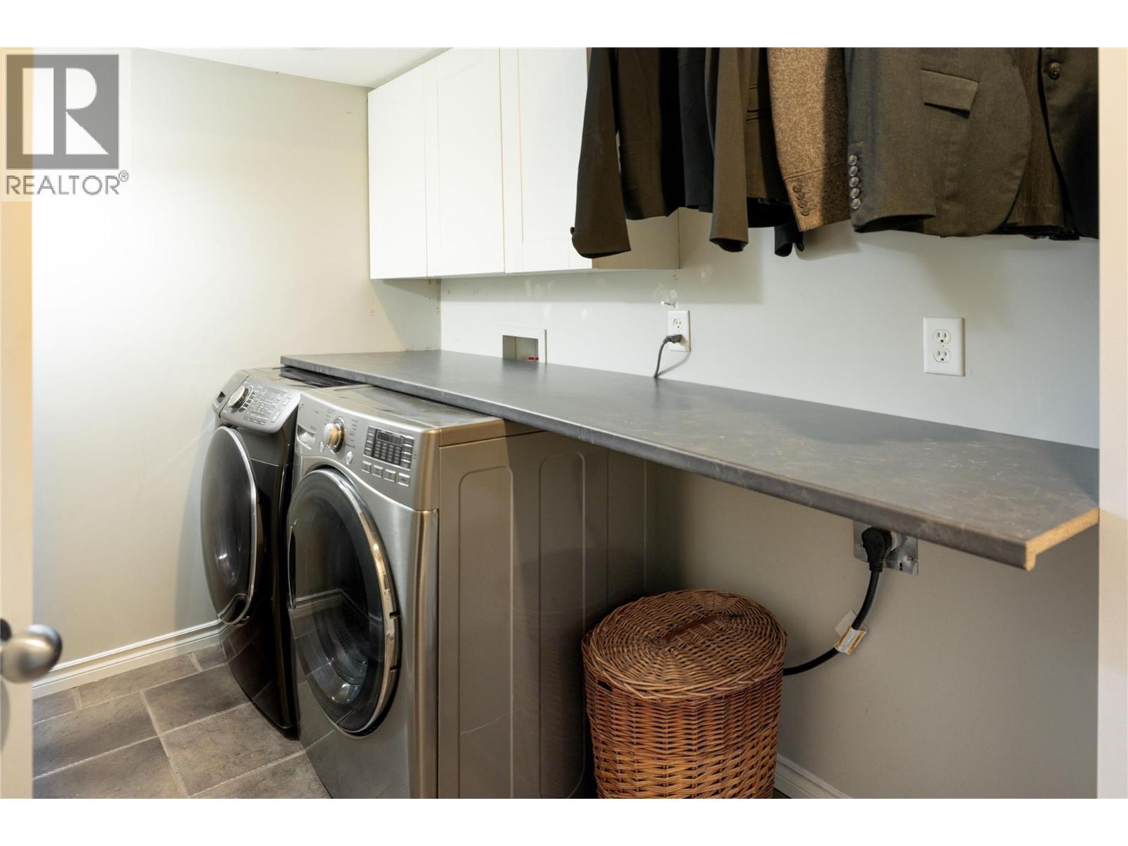 3013 Brindisi Place, Kelowna, BC - Indoor Photo Showing Laundry Room