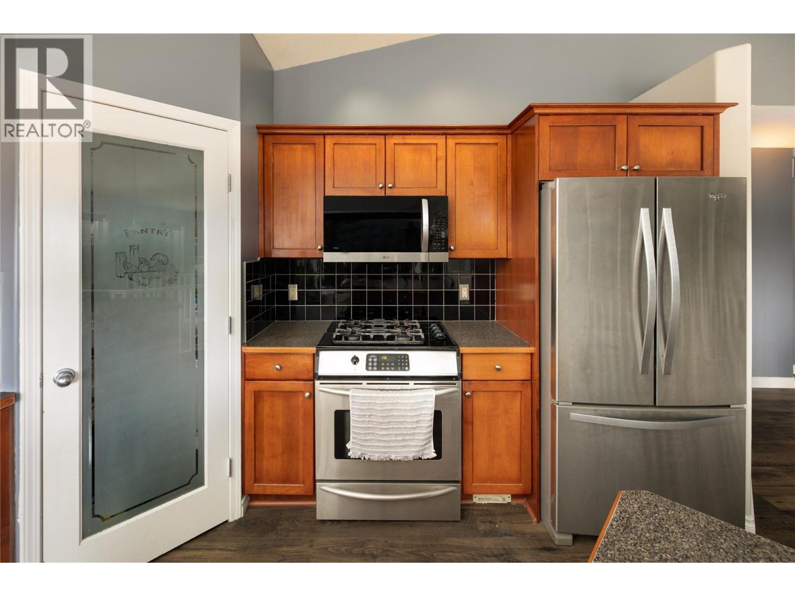 3013 Brindisi Place, Kelowna, BC - Indoor Photo Showing Kitchen