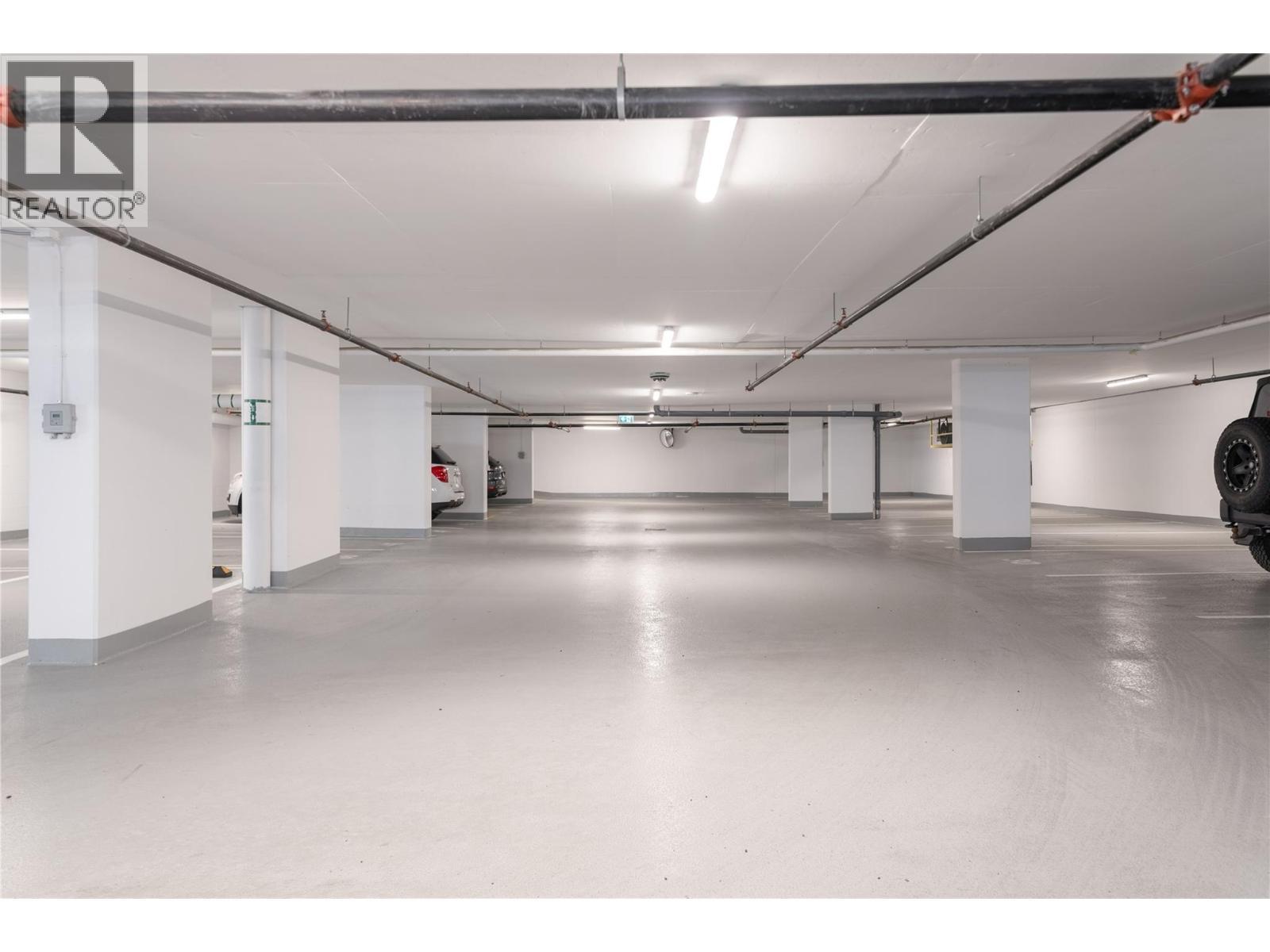 1471 St. Paul Street Unit# 1707, Kelowna, BC - Indoor Photo Showing Garage