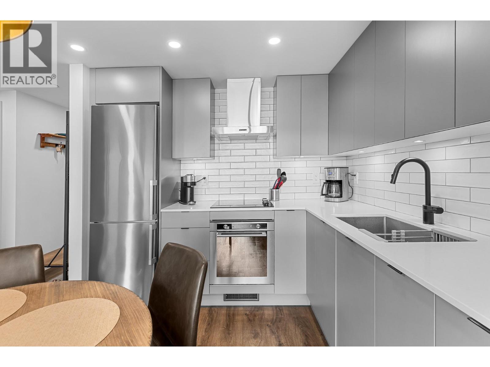 1471 St. Paul Street Unit# 1707, Kelowna, BC - Indoor Photo Showing Kitchen With Stainless Steel Kitchen With Double Sink With Upgraded Kitchen