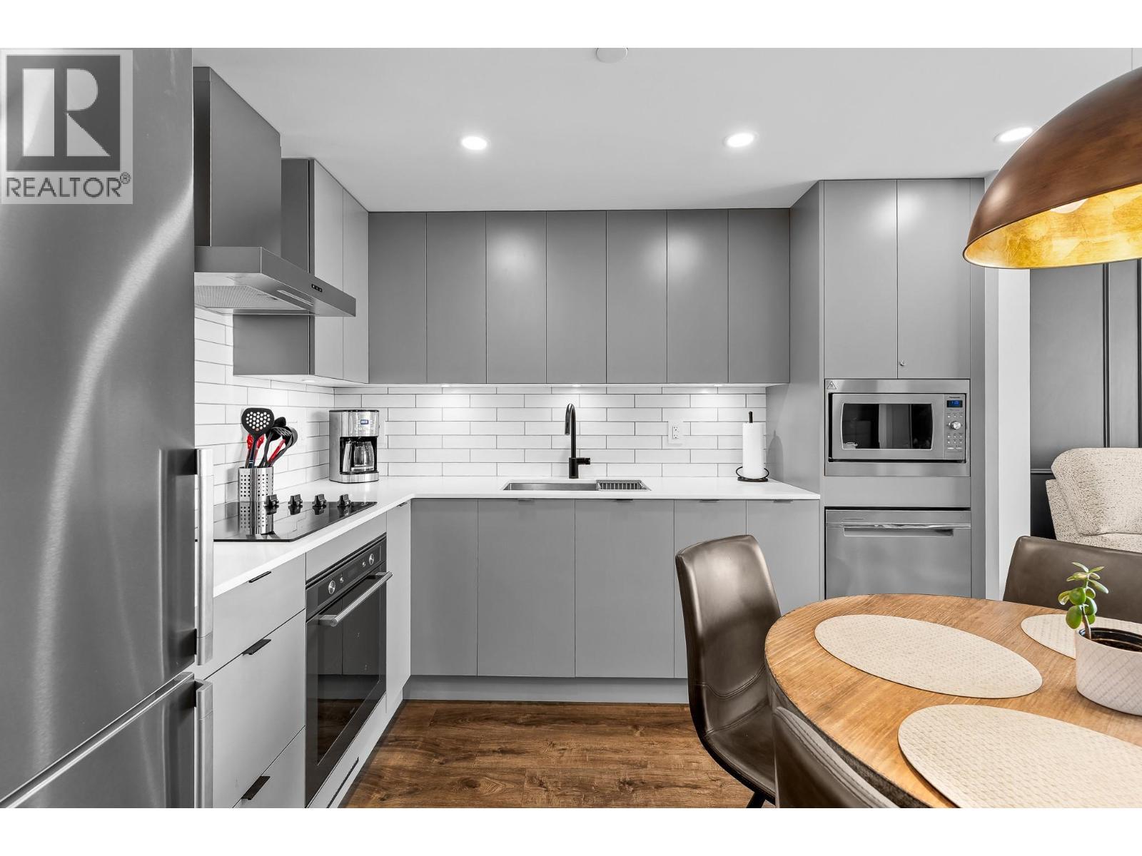1471 St. Paul Street Unit# 1707, Kelowna, BC - Indoor Photo Showing Kitchen With Stainless Steel Kitchen With Upgraded Kitchen