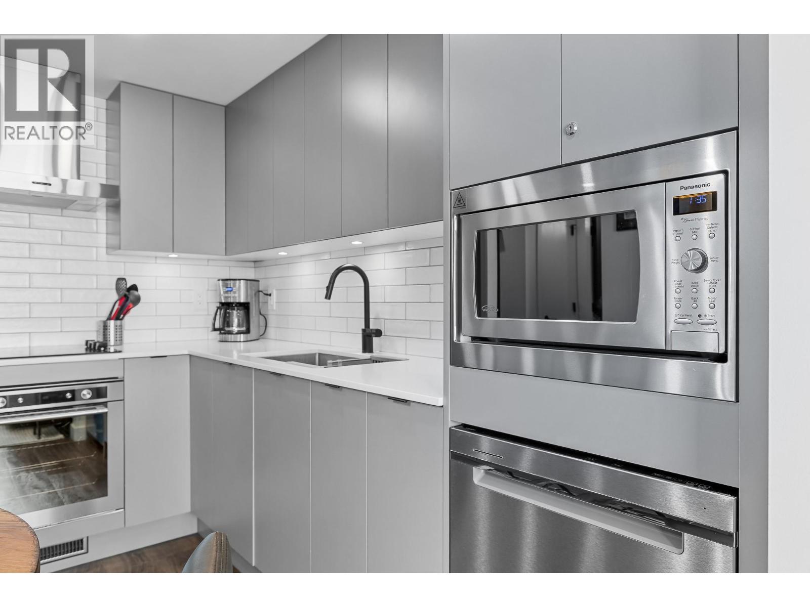 1471 St. Paul Street Unit# 1707, Kelowna, BC - Indoor Photo Showing Kitchen With Stainless Steel Kitchen With Upgraded Kitchen