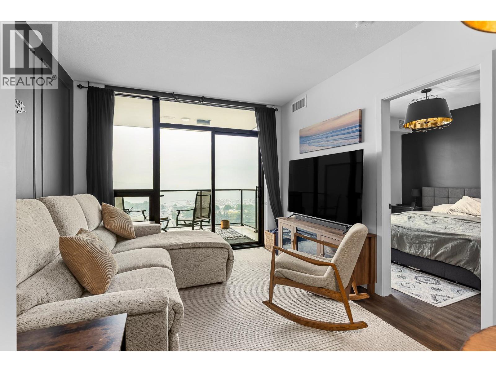 1471 St. Paul Street Unit# 1707, Kelowna, BC - Indoor Photo Showing Living Room