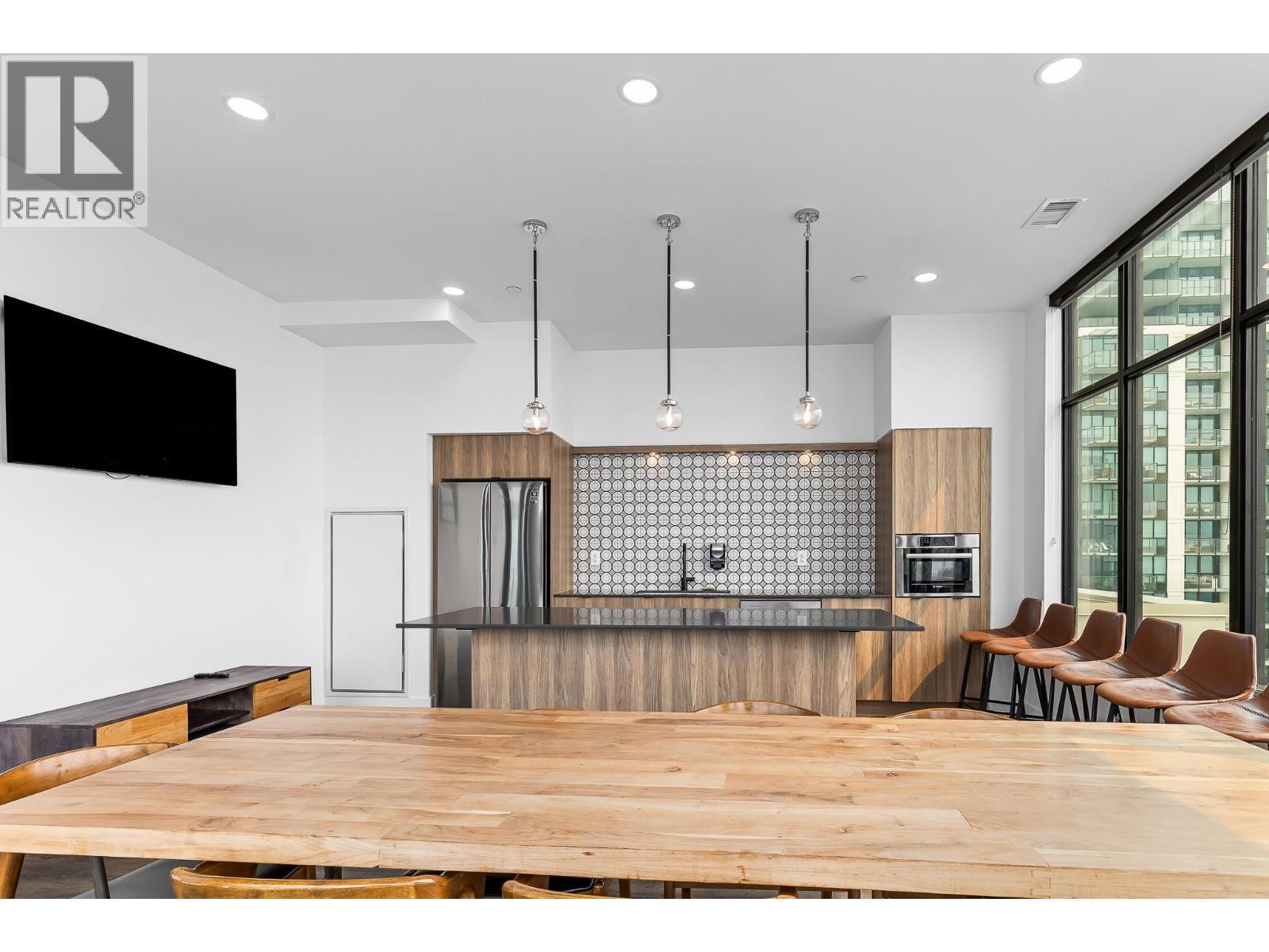1471 St. Paul Street Unit# 1707, Kelowna, BC - Indoor Photo Showing Kitchen With Upgraded Kitchen