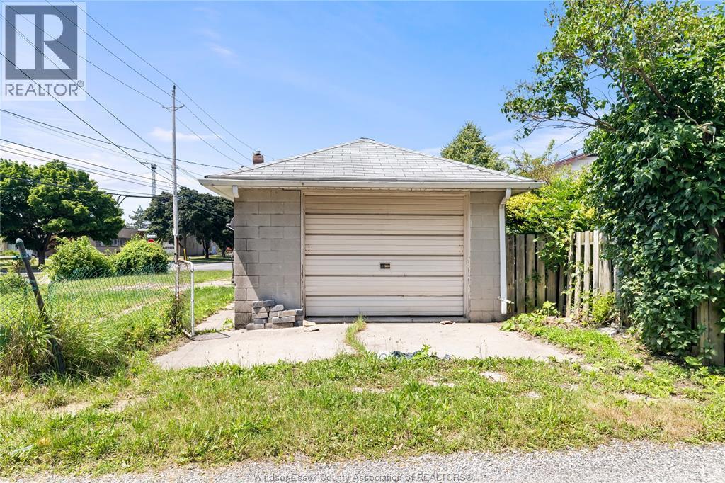 1396 Janette, Windsor, ON - Outdoor