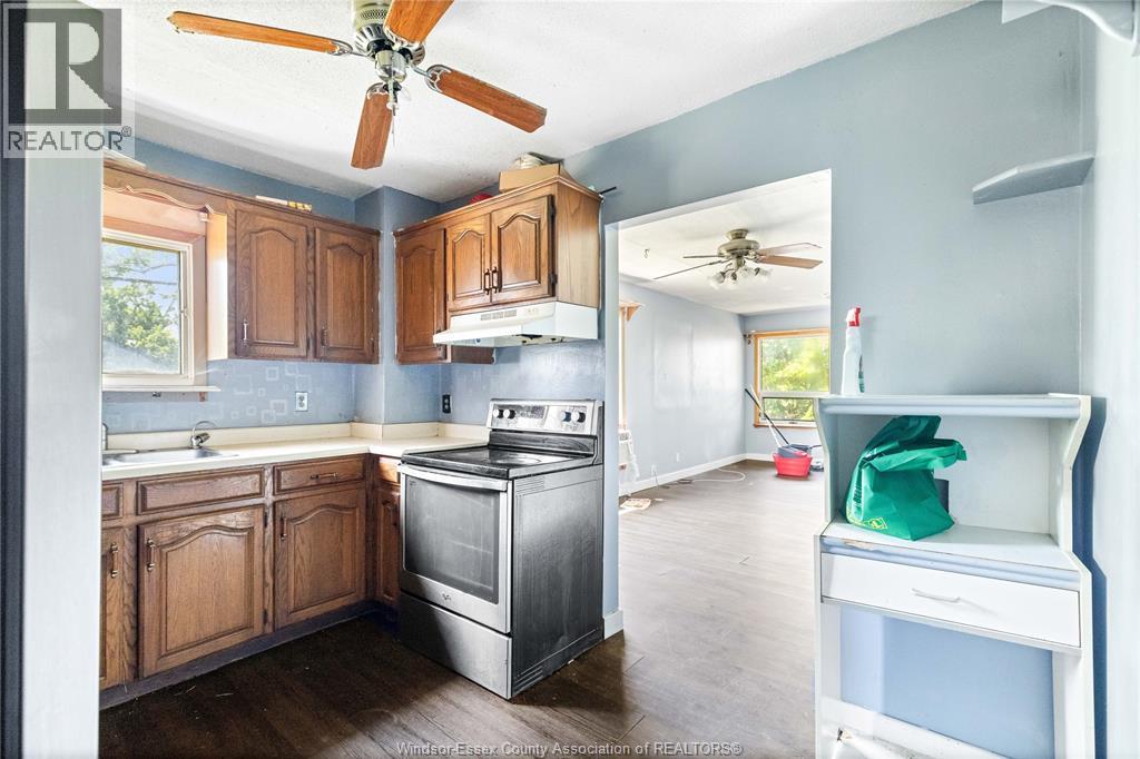 1396 Janette, Windsor, ON - Indoor Photo Showing Kitchen