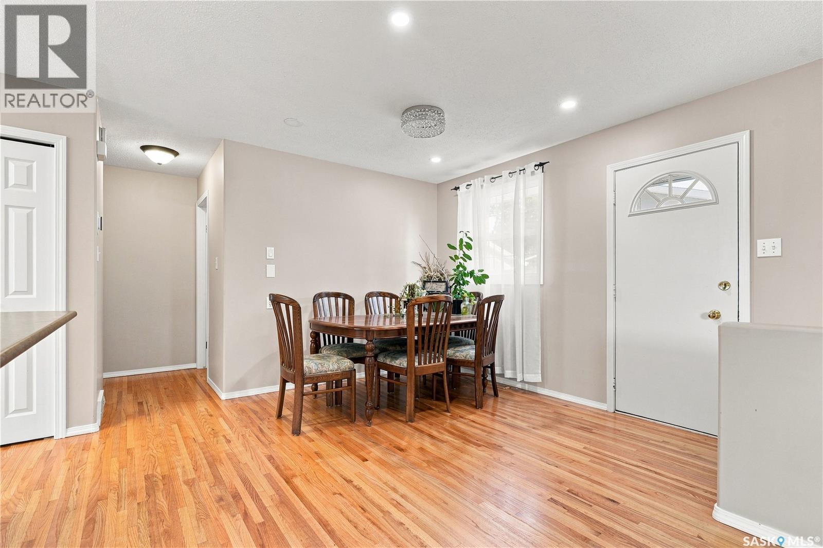 133 Lloyd Crescent, Saskatoon, SK - Indoor Photo Showing Dining Room