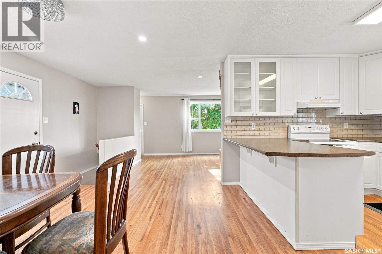 133 Lloyd Crescent, Saskatoon, SK - Indoor Photo Showing Kitchen