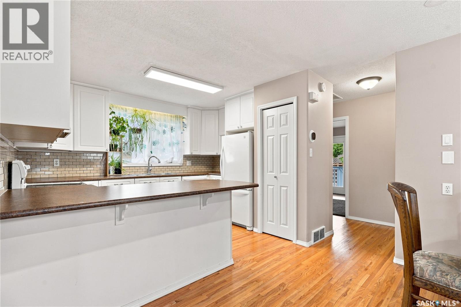 133 Lloyd Crescent, Saskatoon, SK - Indoor Photo Showing Kitchen