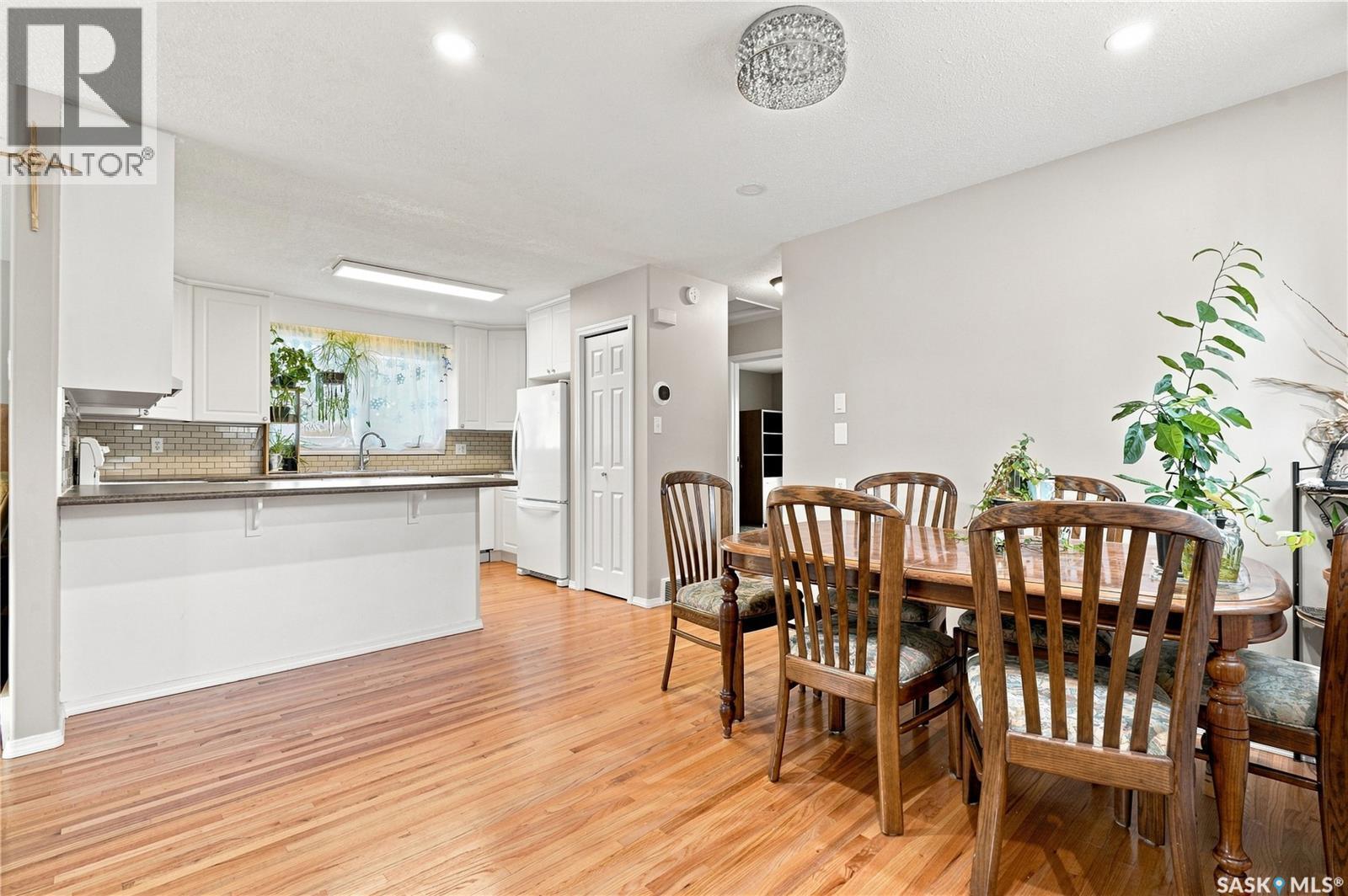 133 Lloyd Crescent, Saskatoon, SK - Indoor Photo Showing Dining Room