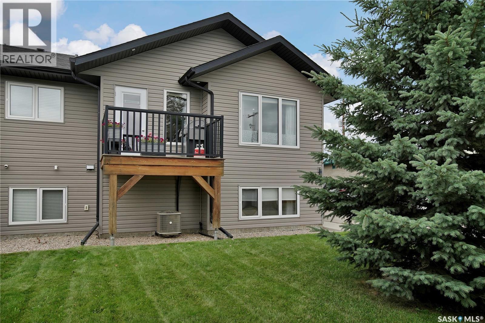6F 110 Centennial Boulevard, Warman, SK - Outdoor