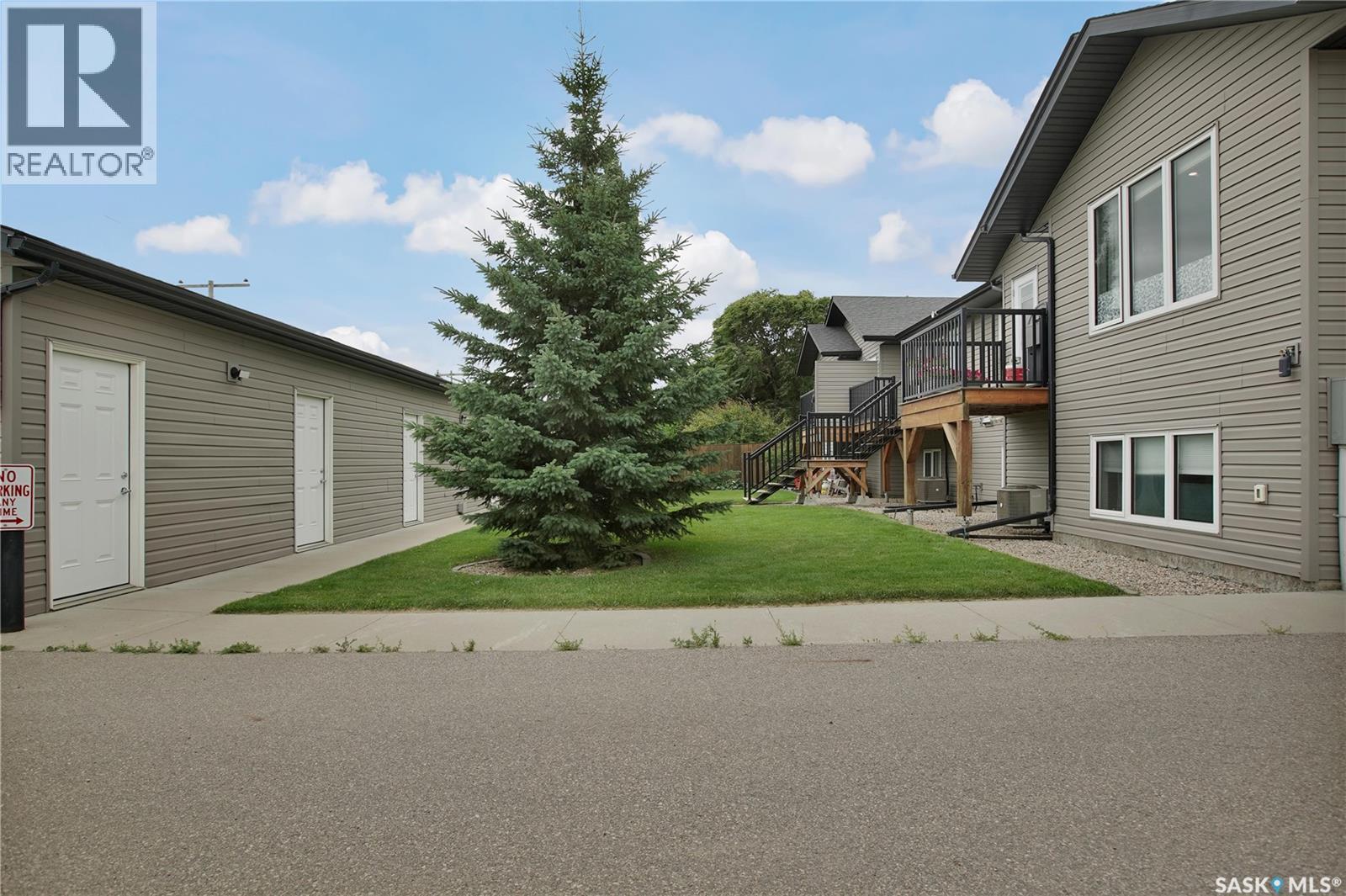 6F 110 Centennial Boulevard, Warman, SK - Outdoor