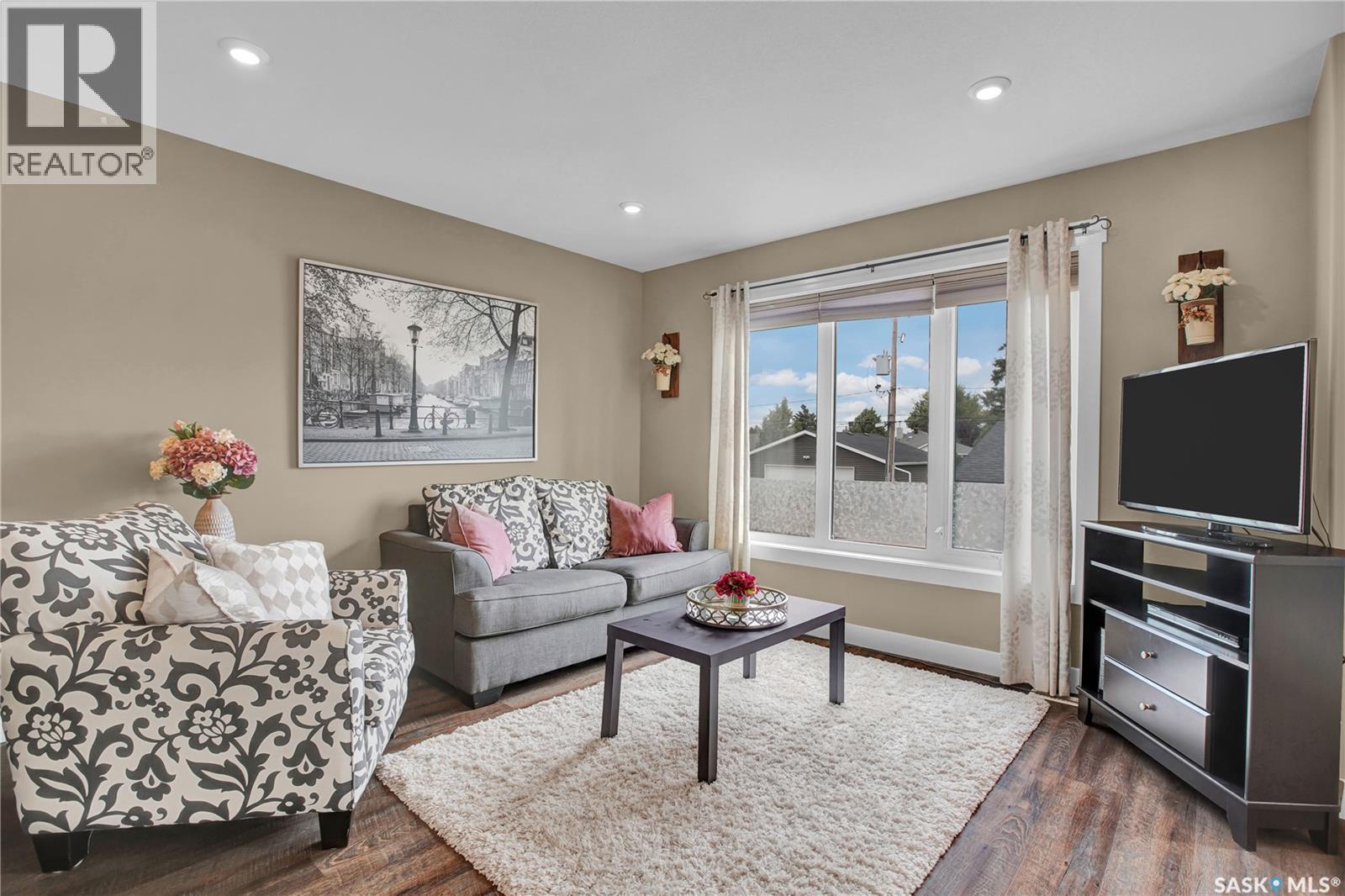 6F 110 Centennial Boulevard, Warman, SK - Indoor Photo Showing Living Room