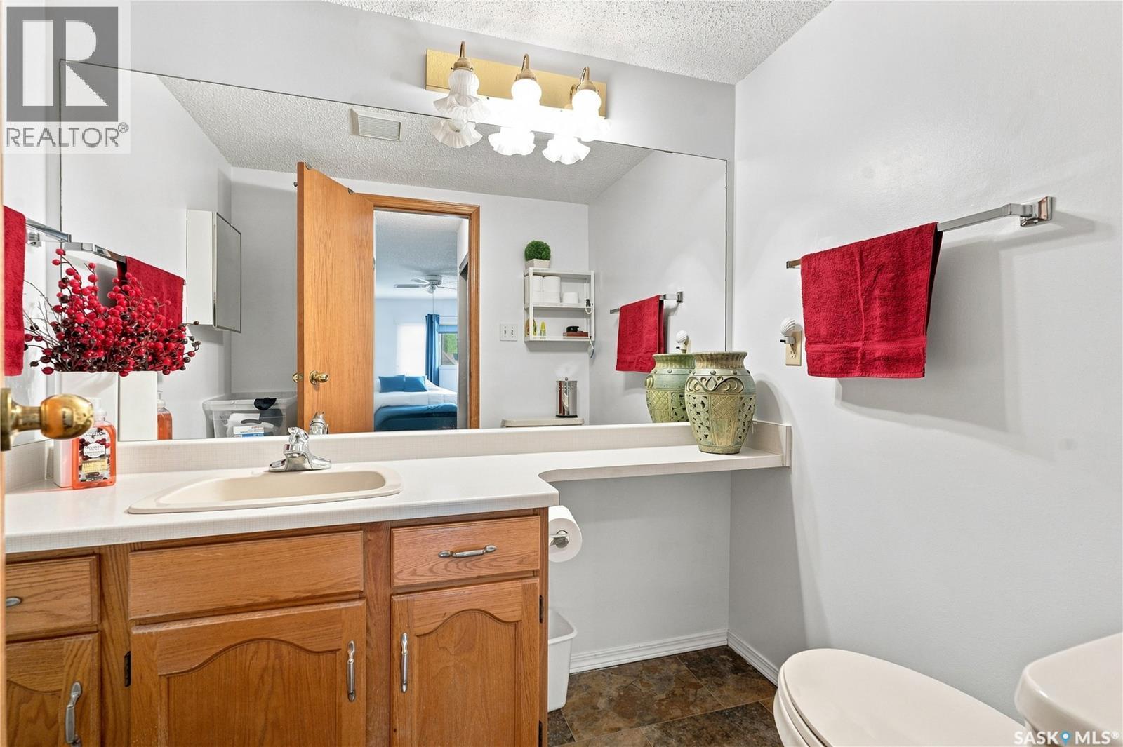 208 410 Main Street, Saskatoon, SK - Indoor Photo Showing Bathroom