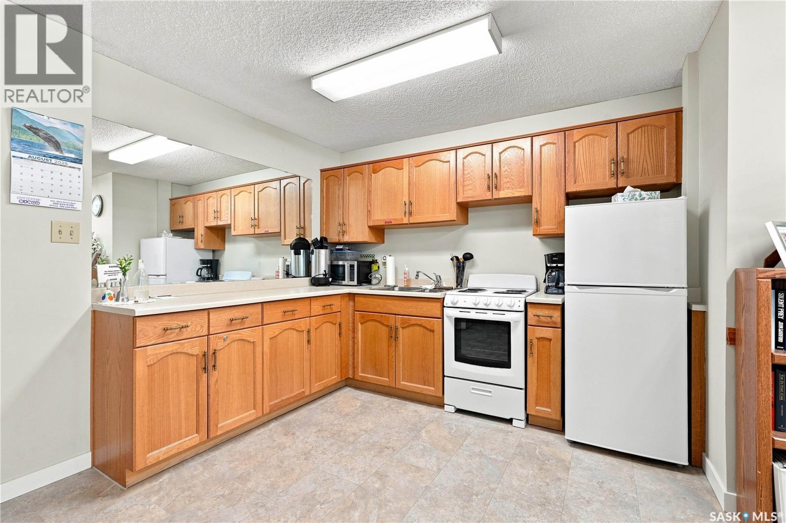 208 410 Main Street, Saskatoon, SK - Indoor Photo Showing Kitchen