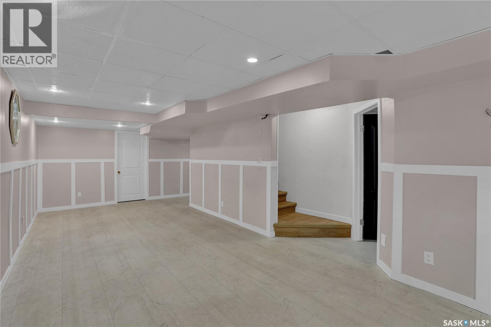 302 Doiron Road N, Regina, SK - Indoor