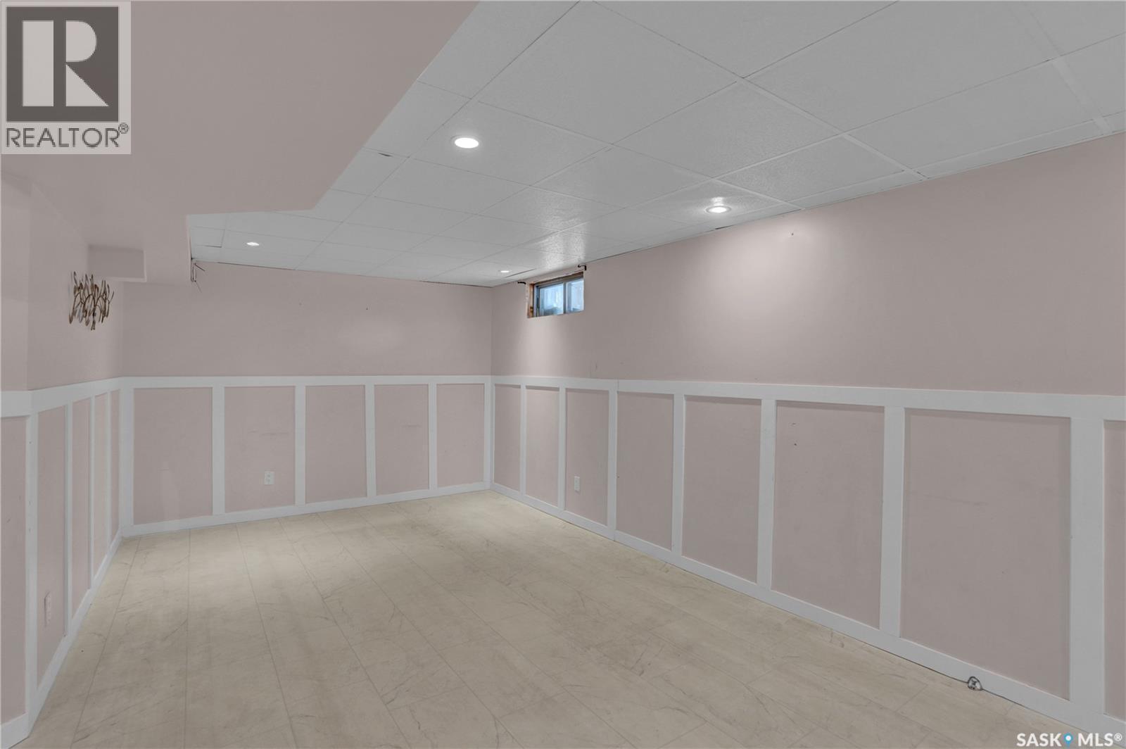302 Doiron Road N, Regina, SK - Indoor