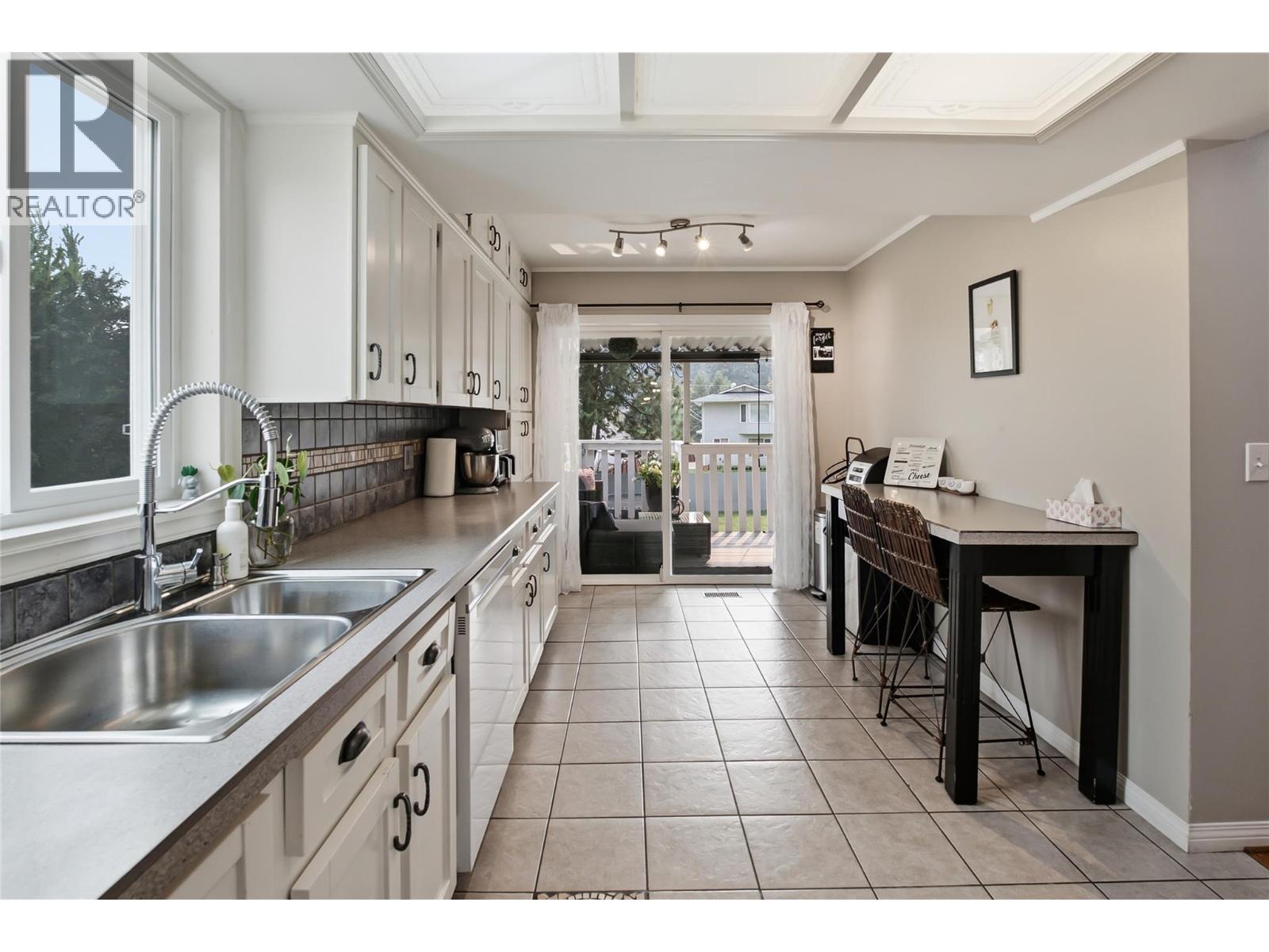 3140 Coventry Crescent, West Kelowna, BC - Indoor Photo Showing Kitchen With Double Sink