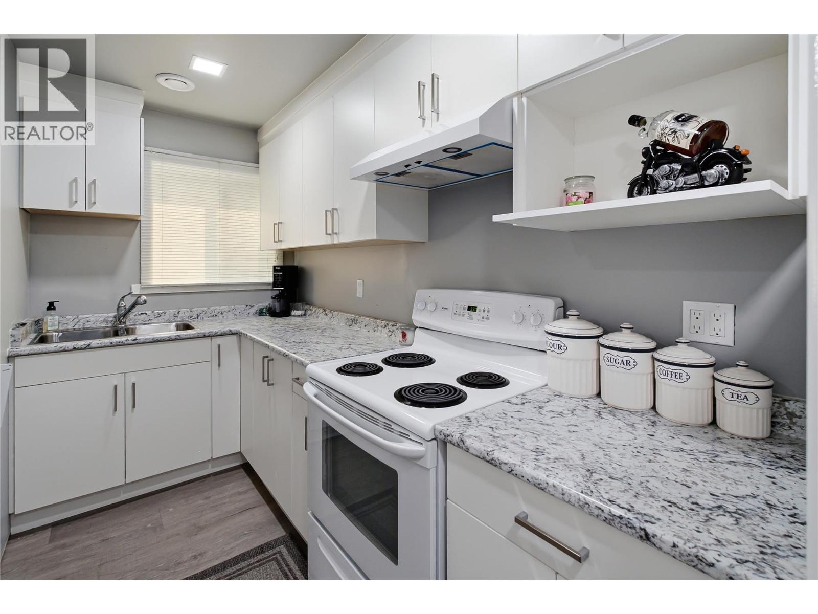3140 Coventry Crescent, West Kelowna, BC - Indoor Photo Showing Kitchen With Double Sink