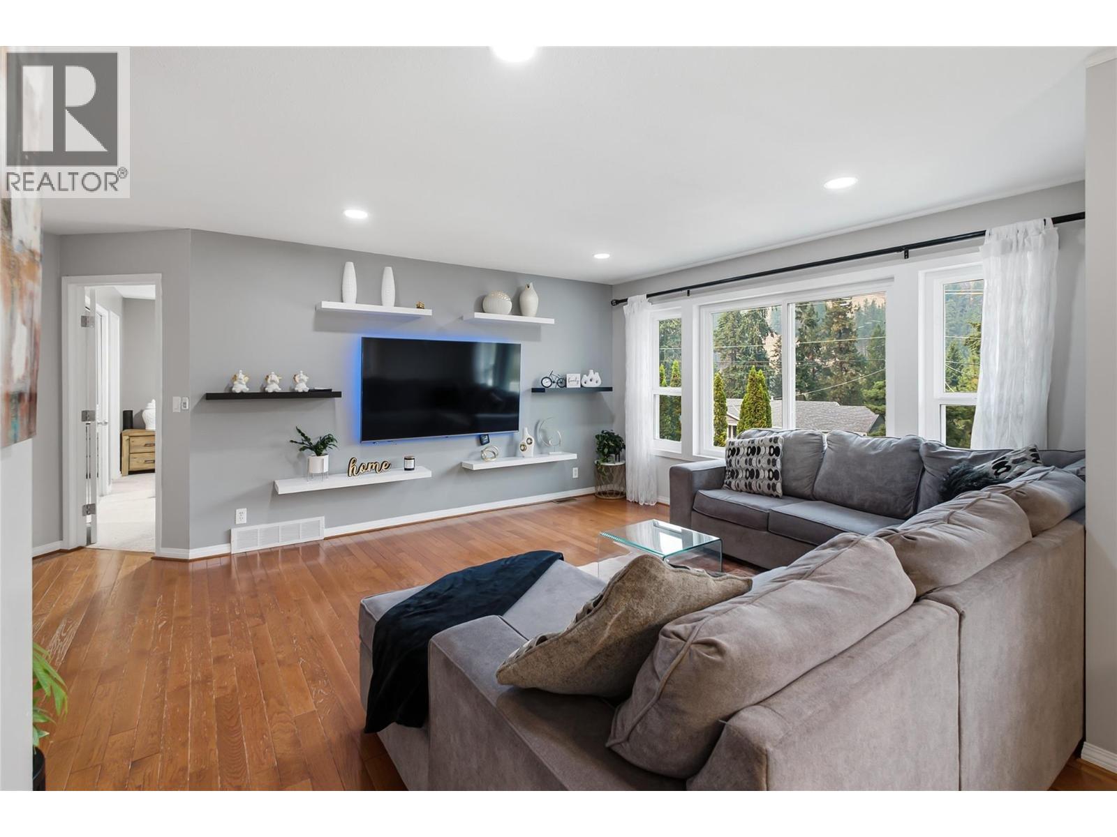 3140 Coventry Crescent, West Kelowna, BC - Indoor Photo Showing Living Room