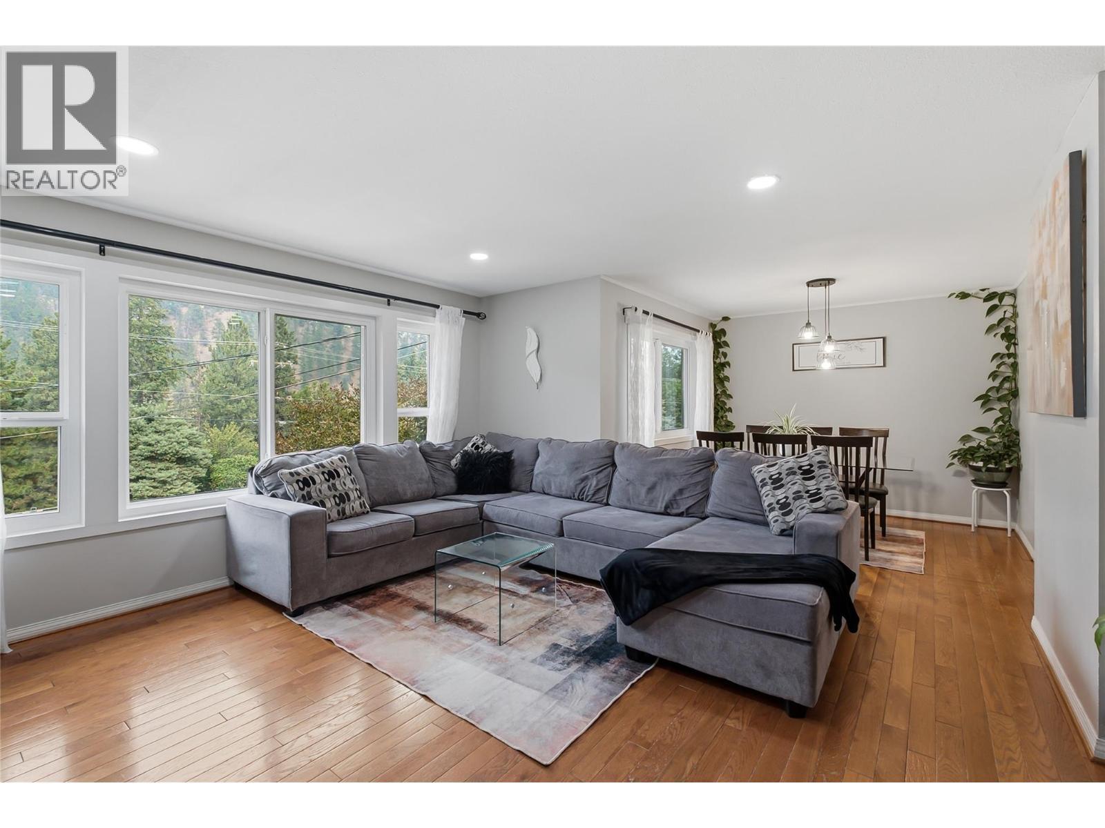 3140 Coventry Crescent, West Kelowna, BC - Indoor Photo Showing Living Room