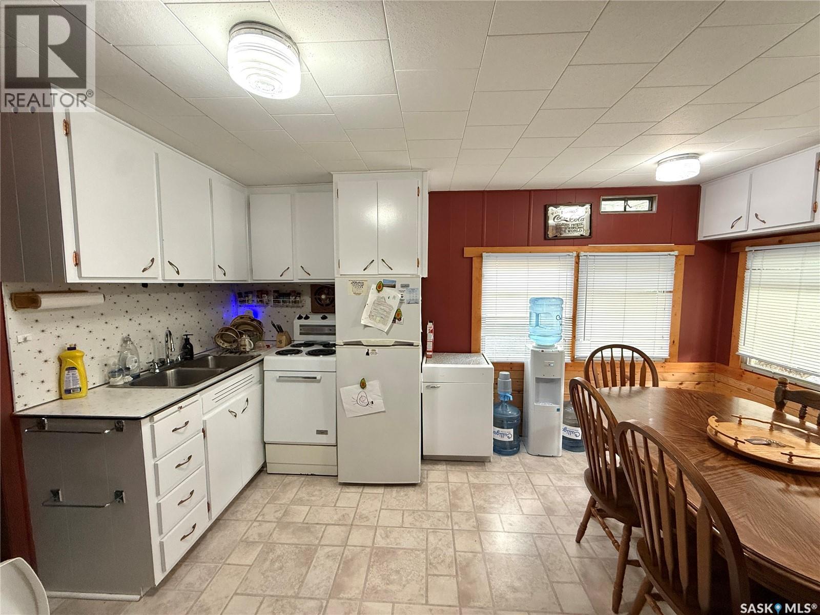 391 Mariner Avenue, Aquadeo, SK - Indoor Photo Showing Kitchen With Double Sink