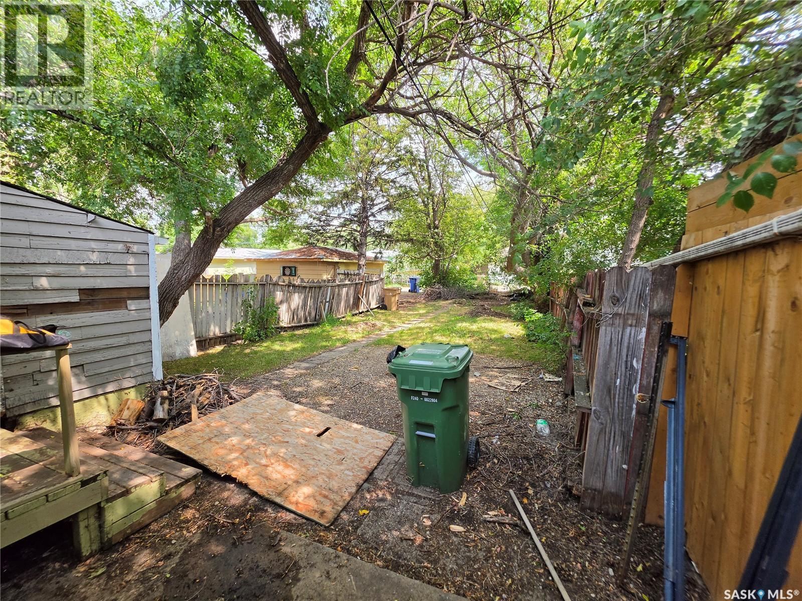1041 Argyle Street, Regina, SK - Outdoor