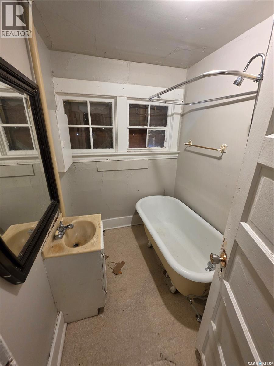 1041 Argyle Street, Regina, SK - Indoor
