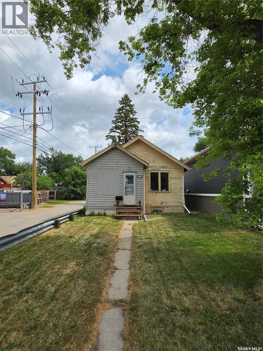 1525 Elphinstone Street, Regina, SK - Outdoor