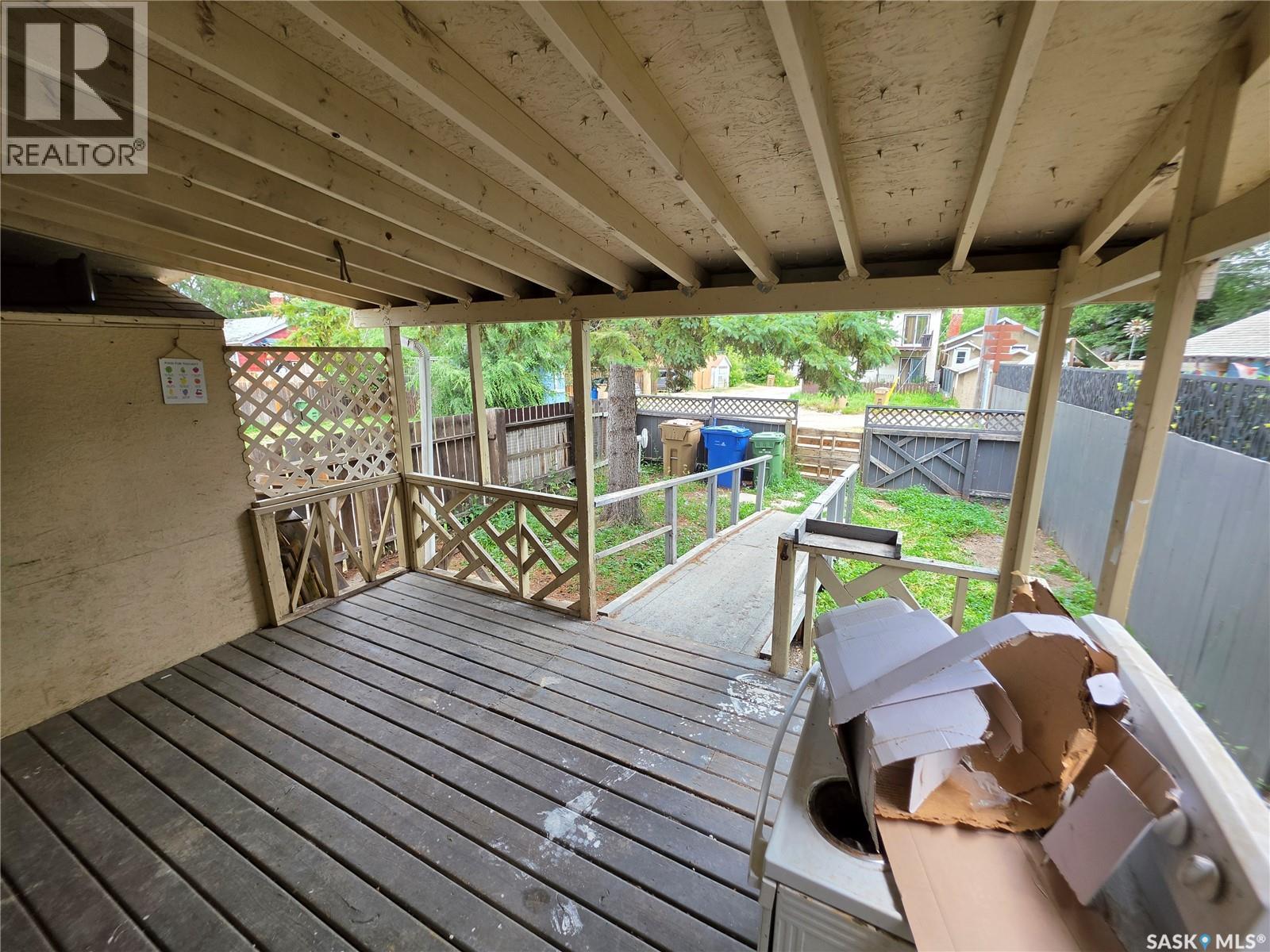 1525 Elphinstone Street, Regina, SK - Outdoor With Deck Patio Veranda With Exterior
