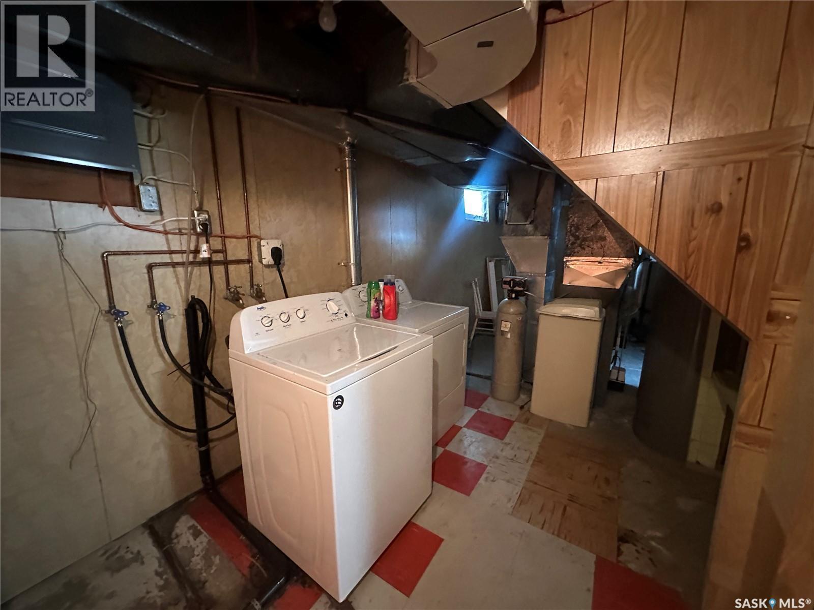 242 Third Avenue N, Kamsack, SK - Indoor Photo Showing Laundry Room