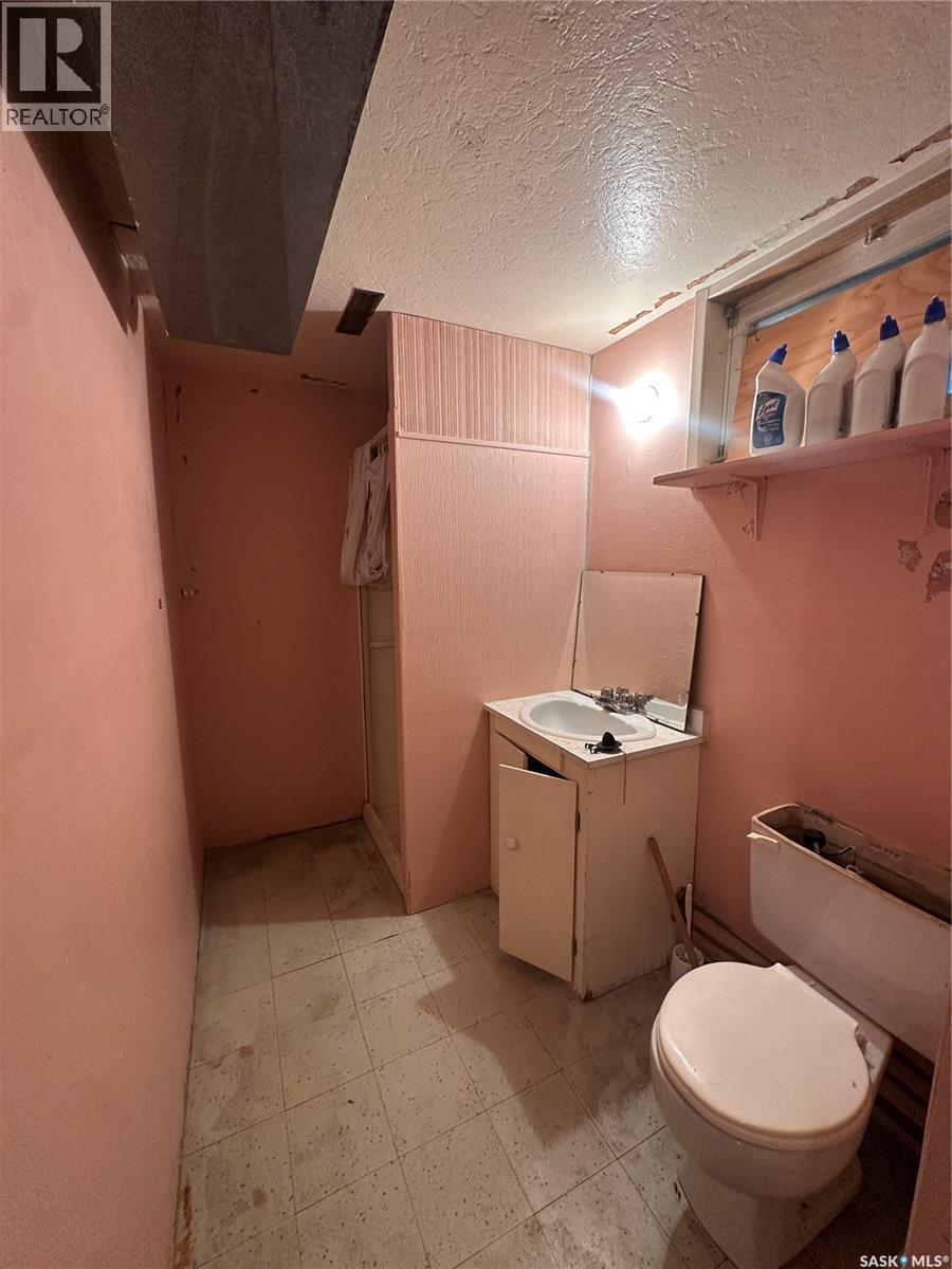 242 Third Avenue N, Kamsack, SK - Indoor