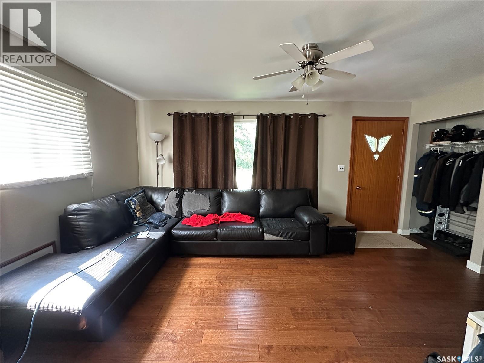 242 Third Avenue N, Kamsack, SK - Indoor Photo Showing Living Room
