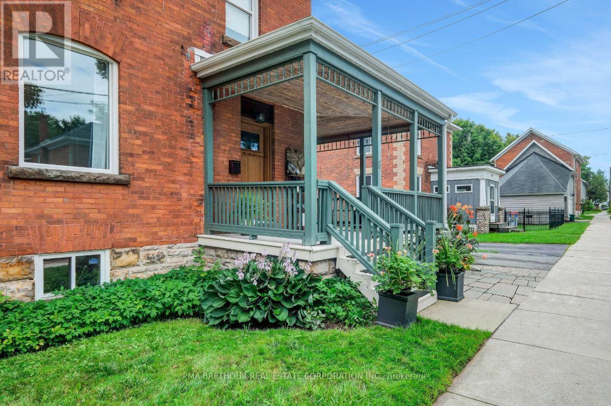 8 North Street, Perth, ON - Outdoor