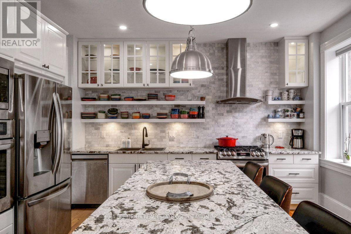 8 North Street, Perth, ON - Indoor Photo Showing Kitchen With Upgraded Kitchen