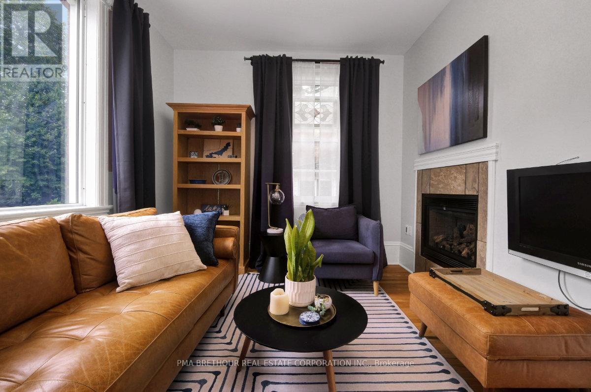 8 North Street, Perth, ON - Indoor Photo Showing Living Room With Fireplace
